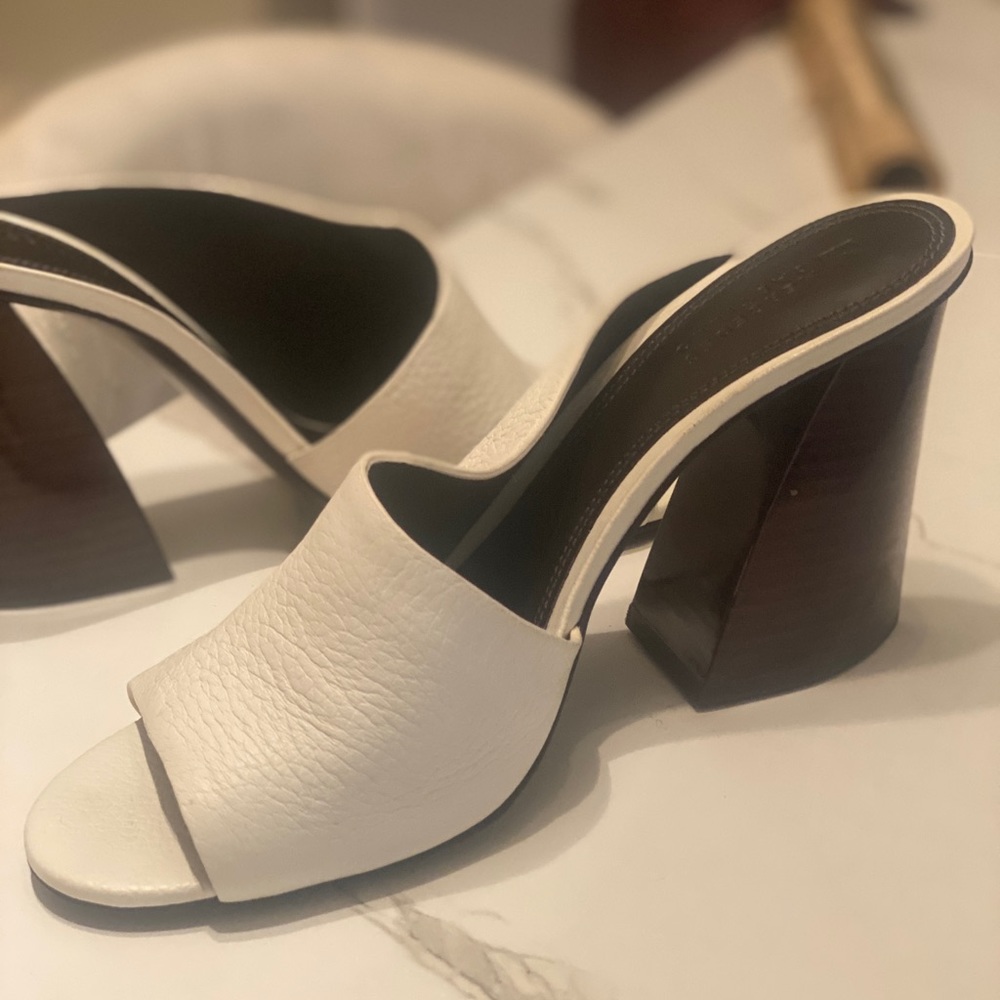 Beautiful Mercedes Castillo heeled shoes